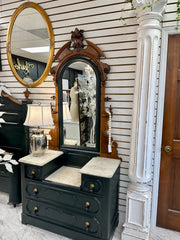 Antique dresser w/removable marble tops & mirror￼