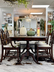Duncan Phyfe table w/leaf & 4 chairs