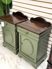 Pair of Vintage nightstands (2)