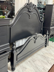 Carved wood king/queen bed w/rails