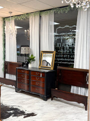 Vintage twin bed pair (2)￼