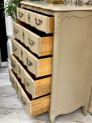 French Provincial chest ￼