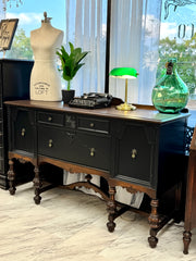 Vintage buffet/sideboard ￼