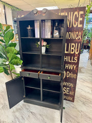 Vintage cabinet w/shelving