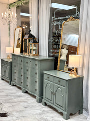 Pair of vintage nightstands (2)