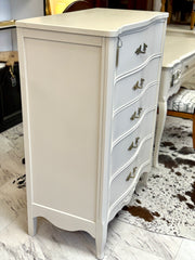 Vintage French Provincial chest ￼