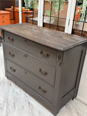 antique 3-drawer chest on casters ￼