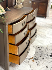 Vintage bow front bedroom set ￼