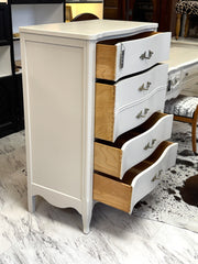 Vintage French Provincial chest ￼