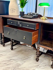 Vintage buffet/sideboard ￼