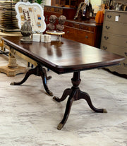 Vintage Duncan Phyfe dining table w/hidden leaf