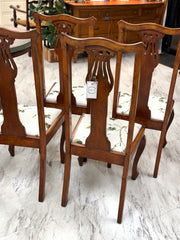 Vintage pedestal table w/4 chairs ￼