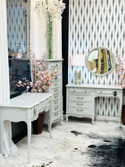 Vintage French Provincial desk ￼