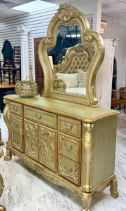 French Provincial dresser w/mirror