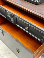 Vintage buffet/sideboard ￼