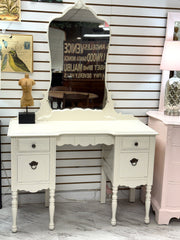 Vintage vanity on casters w/mirror
