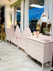 Vintage dresser w/mirror