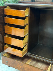 Vintage wardrobe/chifferobe ￼