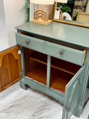 Pair of vintage nightstands (2)