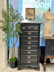 Vintage lingerie chest ￼