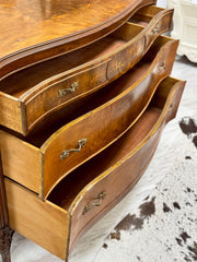 Antique French provincial dresser w/ mirror ￼