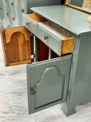 Pair of vintage nightstands (2)