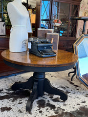 Vintage tiger oak pedestal table