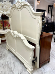 Queen size bed w/wood rails