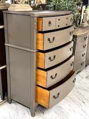 Vintage bow front bedroom set ￼