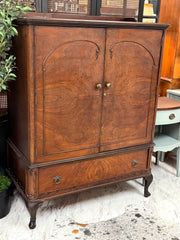 Vintage wardrobe/chifferobe ￼