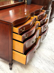 Vintage Duncan Phyfe dresser w/mirror