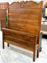 Vintage full size panel bed, w/rails ￼