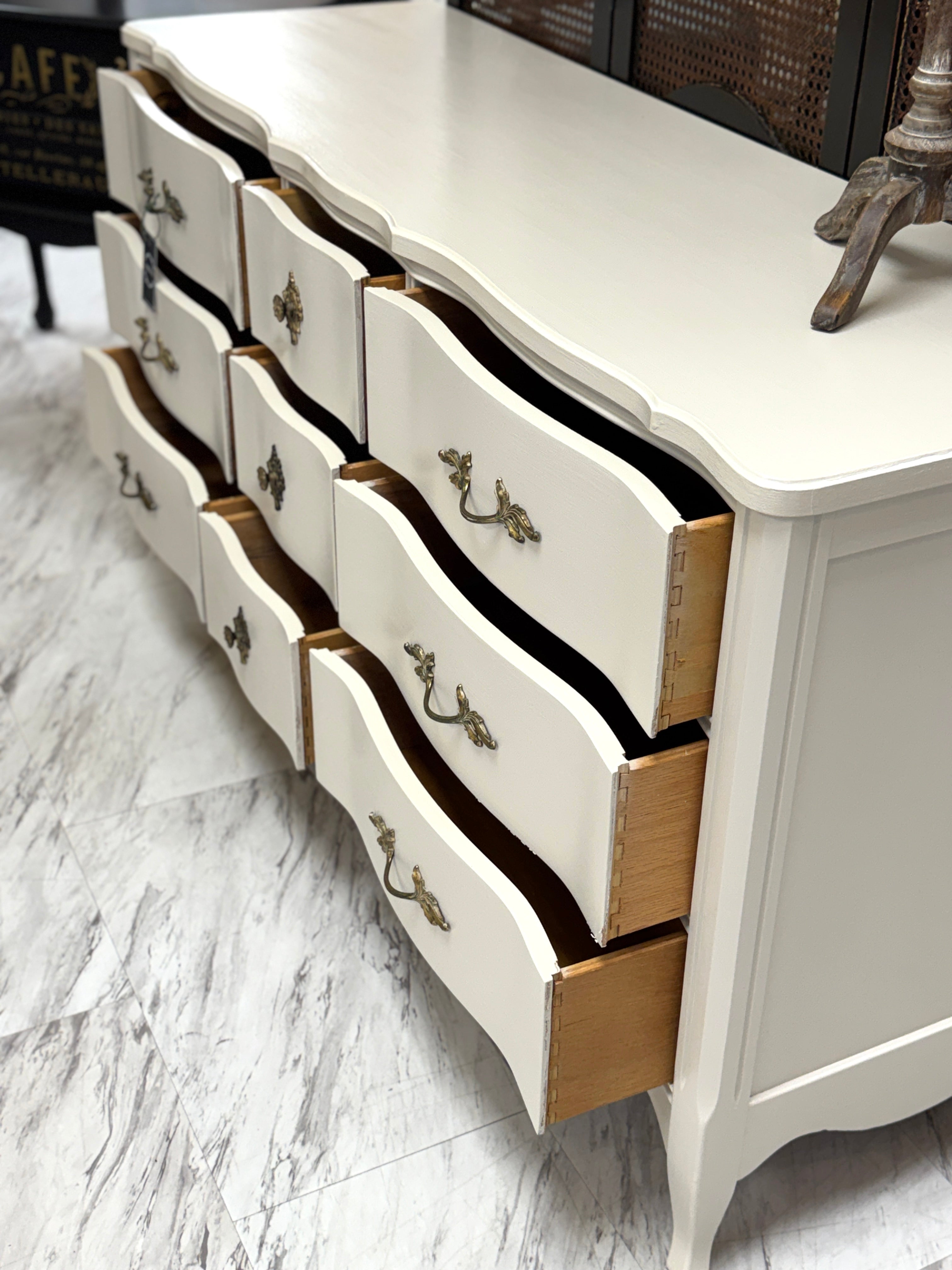 Bassett vintage French Provincial dresser 
