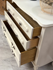 French Provincial 3-drawer dresser ￼