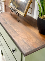 Vintage 3-drawer dresser on casters