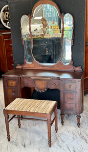 Antique vanity on casters w/mirror & stool￼