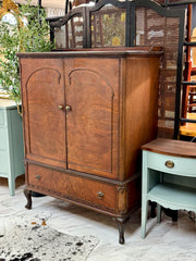 Vintage wardrobe/chifferobe ￼