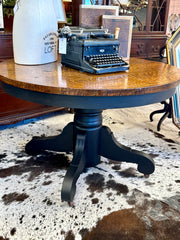 Vintage tiger oak pedestal table