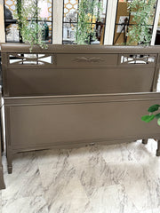 Vintage bow front bedroom set ￼
