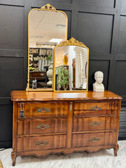 Vintage French Provincial dresser ￼