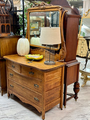 Antique light oak dresser on casters w/mirror￼