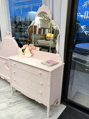 Vintage dresser w/mirror