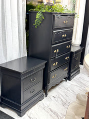 Pair of nightstands (2)