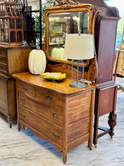 Antique light oak dresser on casters w/mirror￼