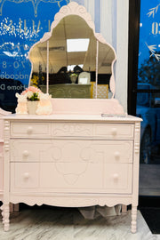 Vintage dresser w/mirror