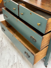 Vintage 4-drawer chest on casters ￼