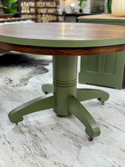 Vintage pedestal table w/4 chairs ￼