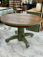 Vintage pedestal table w/4 chairs ￼
