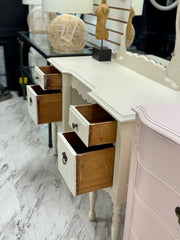 Vintage vanity on casters w/mirror