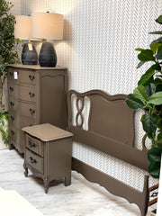 French Provincial full bed w/rails